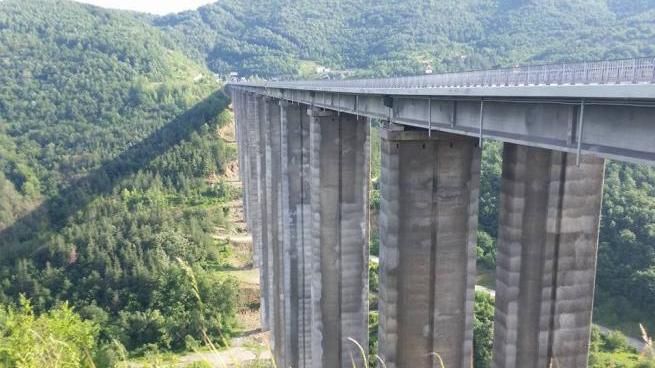 Акционерите на оператора на рухналия мост край Генуа, групата Атлантия (Atlantia), са получили 994 милиона евро дивиденти през 2017 г.