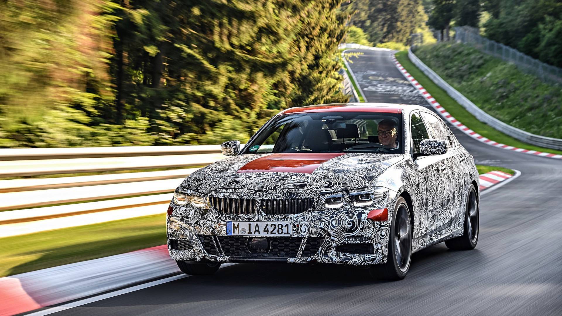 BMW вдигна леко завесата около новата „тройка”
