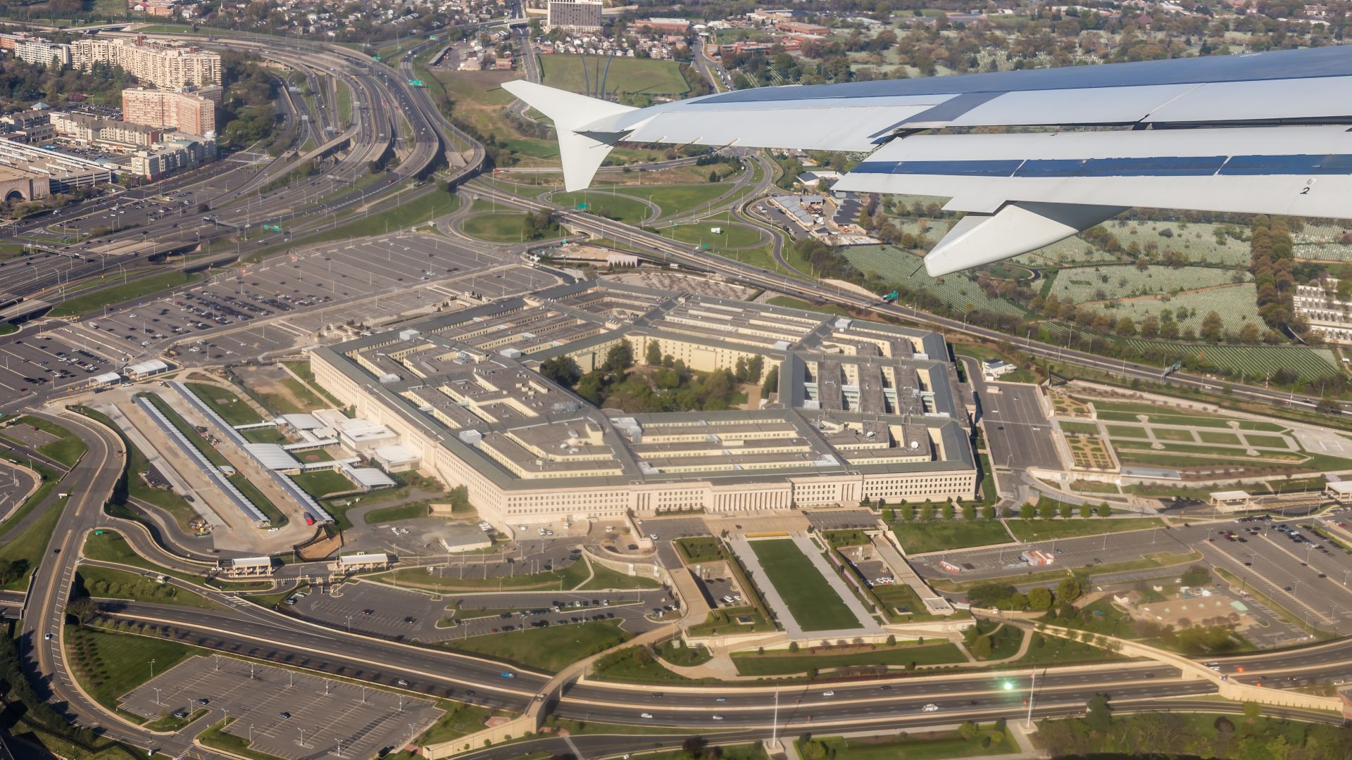 Виж още Руската армия поръча хиляди танкове и самолети показва