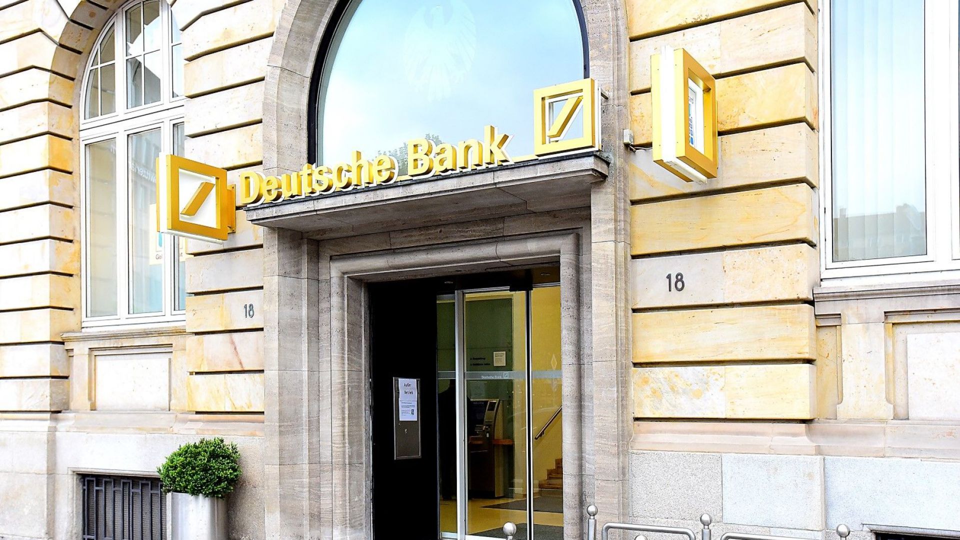 Deutsche Bank спечели от поевтиняването на турската лира