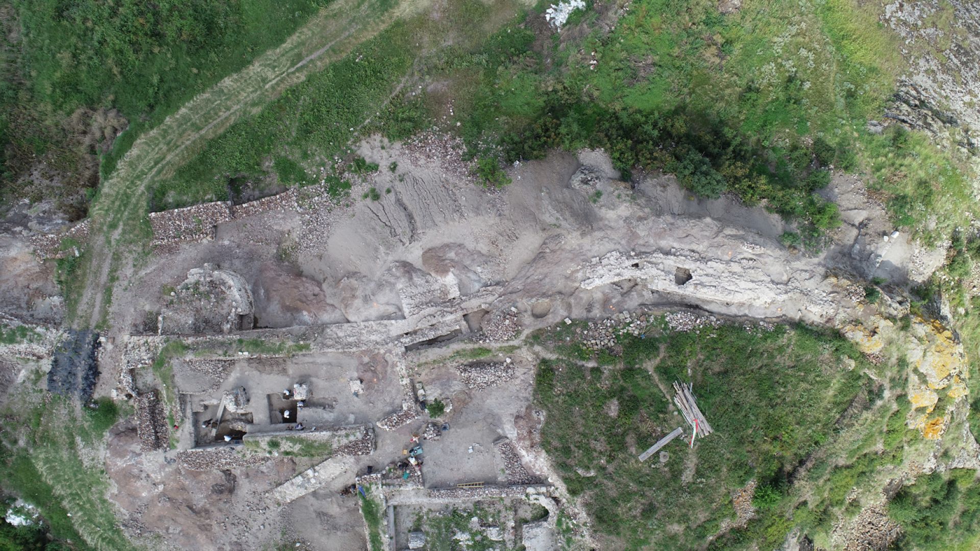 Археолози откриха бронзова статуетка от Римската епоха при разкопки на