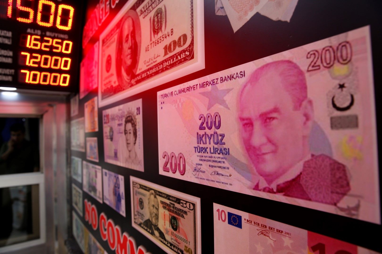 Нов спад на турската лира