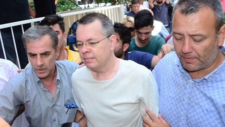 Турският съд постанови присъда от три години затвор за американския пастор Андрю Брънсън, които обаче той вече е излежал