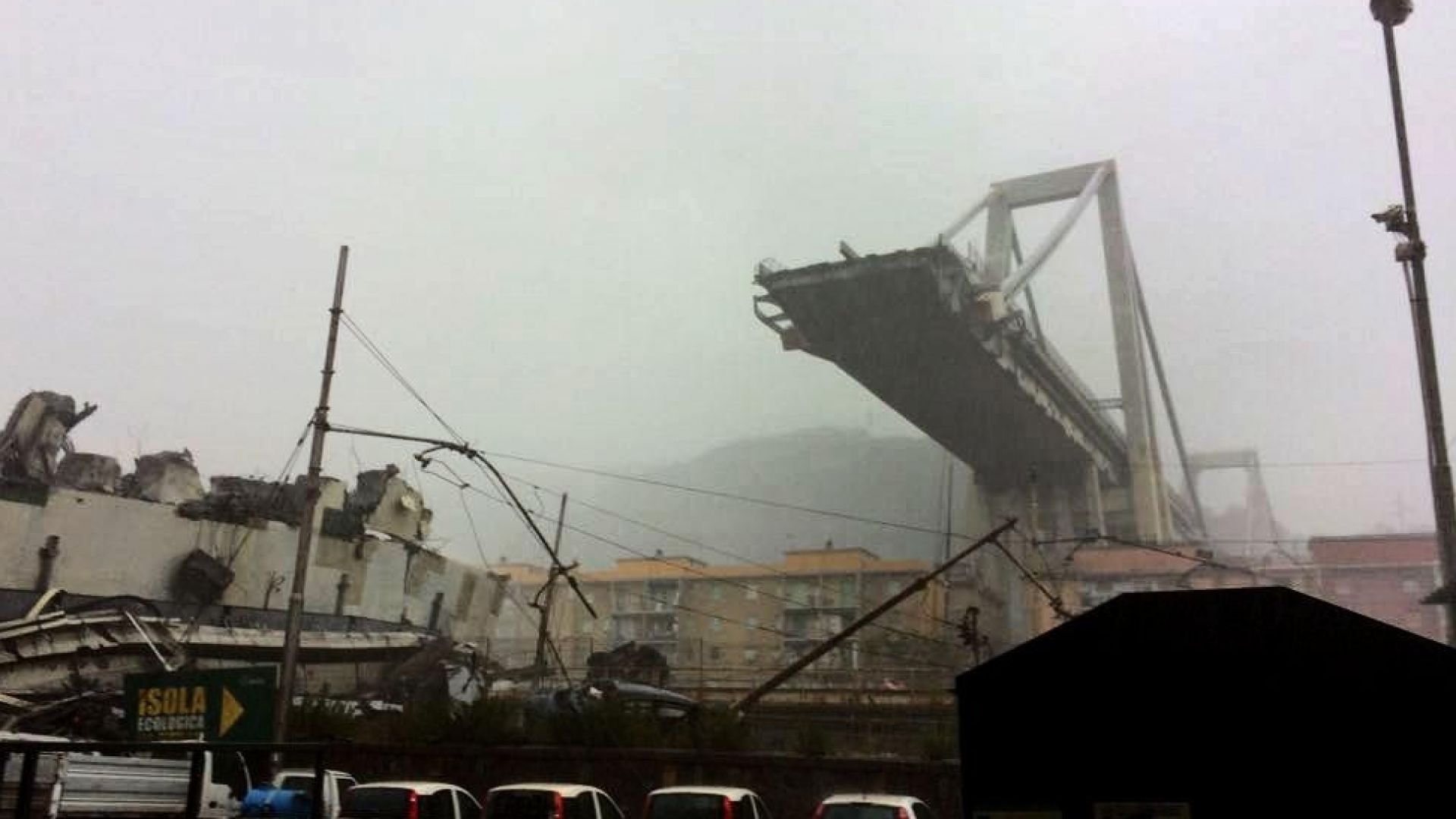 Съдят близо 60 души заради рухването на участък от мост в Генуа