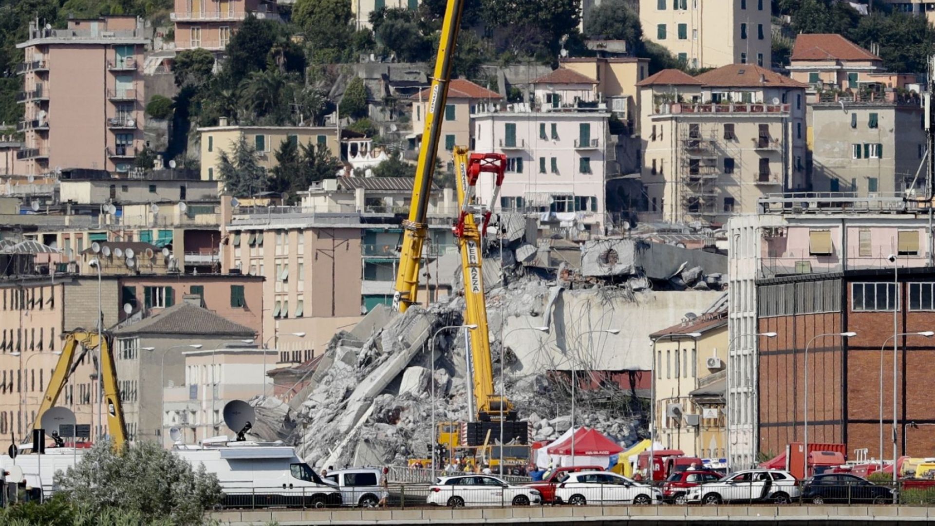 69 служители на "Атлантия" може да отговарят за рухването на моста в Генуа