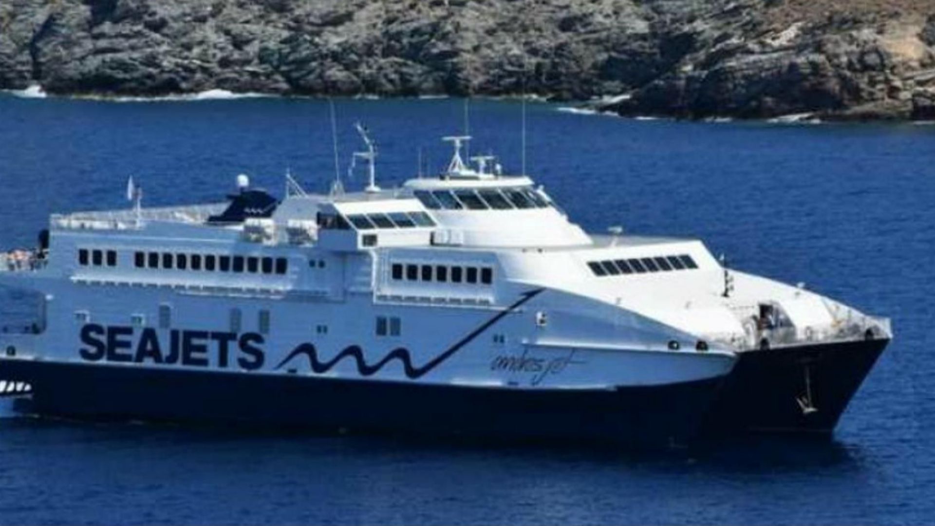 Ферибот се заби в гръцкия остров Андрос