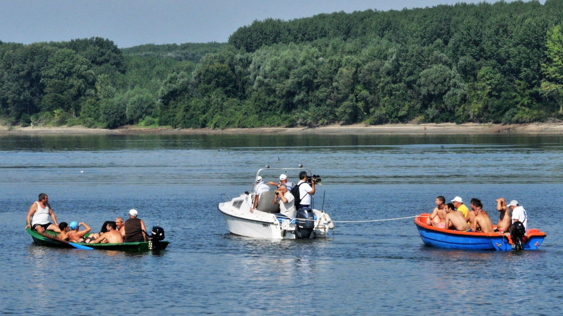 32 смелчаци се хвърлиха във водите на Дунав