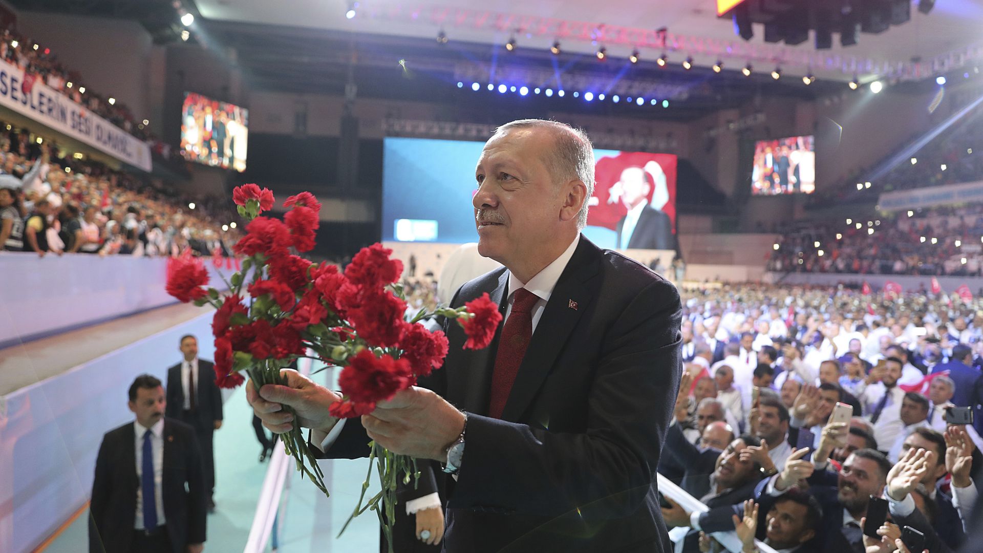 Ердоган е преизбран за лидер на управляващата партия за 6-и път