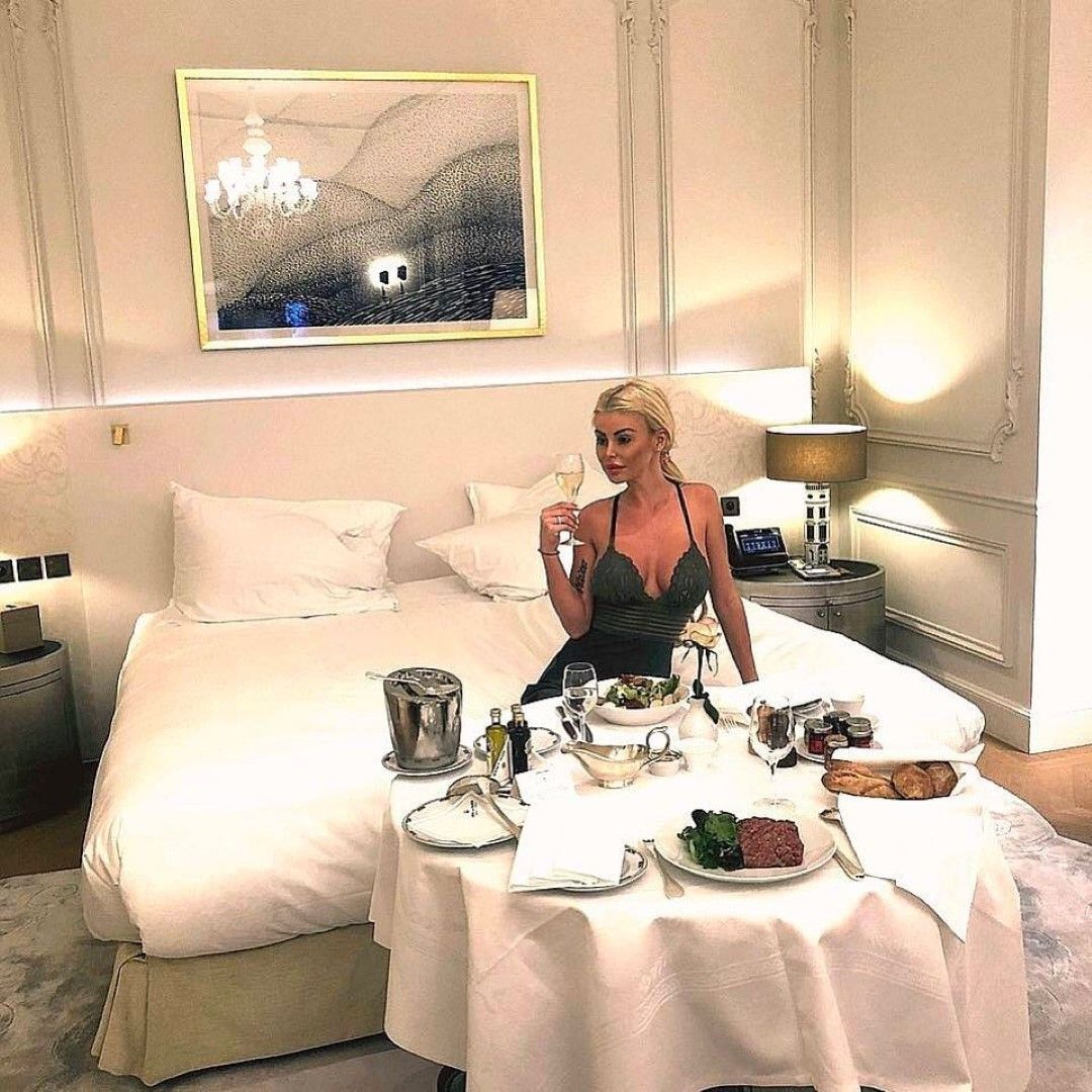 Светлана в 5-звездния "Хотел дьо Пари" в Монте Карло