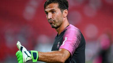 Неостаряващият Буфон отново игра със син на бивш съотборник