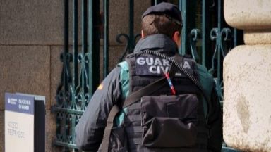 Алжирец атакува полицейски участък в Каталуния в прослава на Аллах