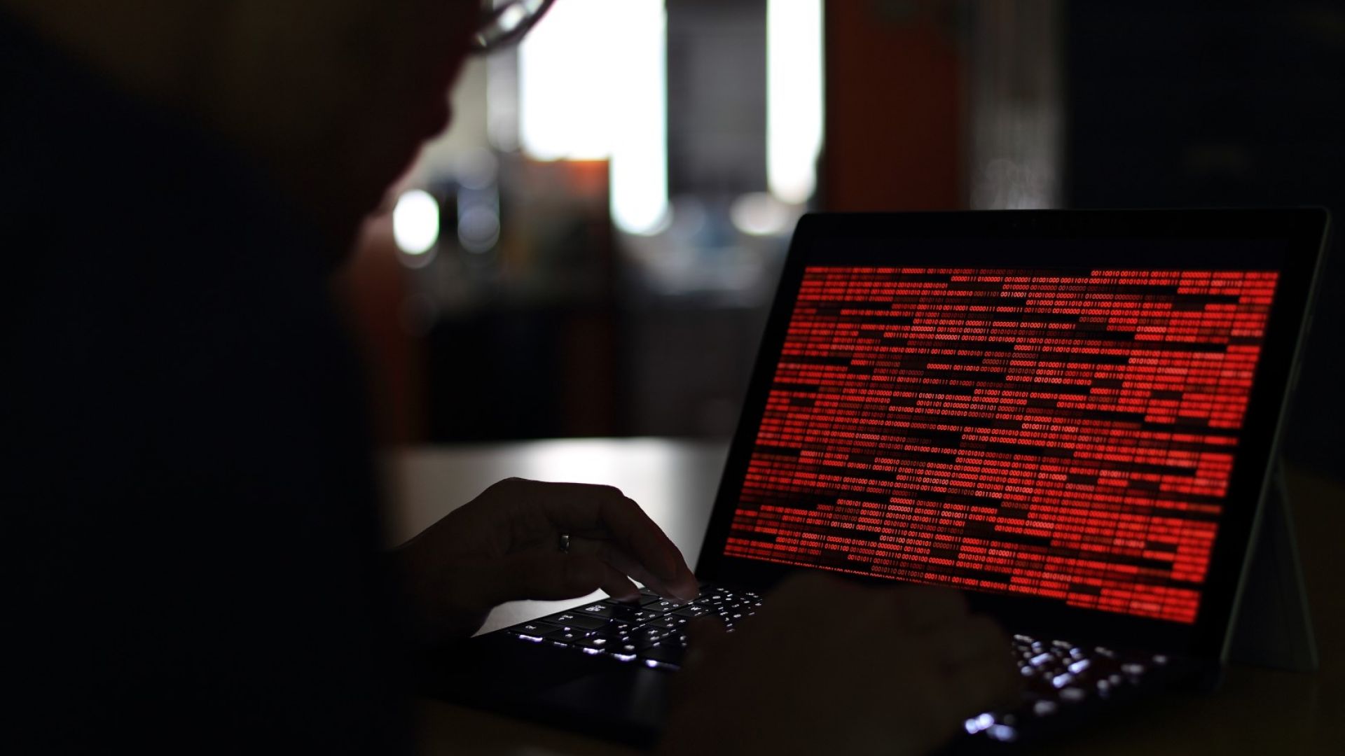 Френското правителство наема хакери в отговор на кибератаки