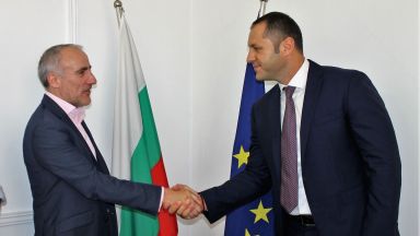 Financial Times идва в България   