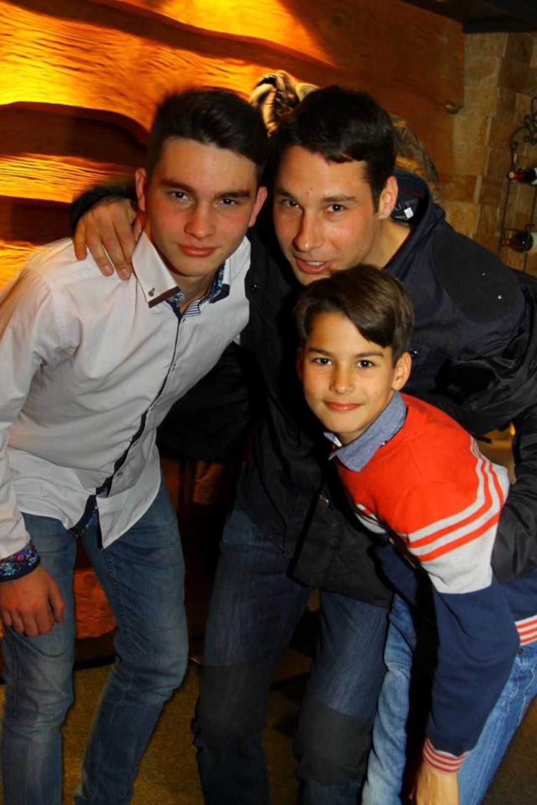 Синът на Марги Хранова Кристиян с двете си момчета