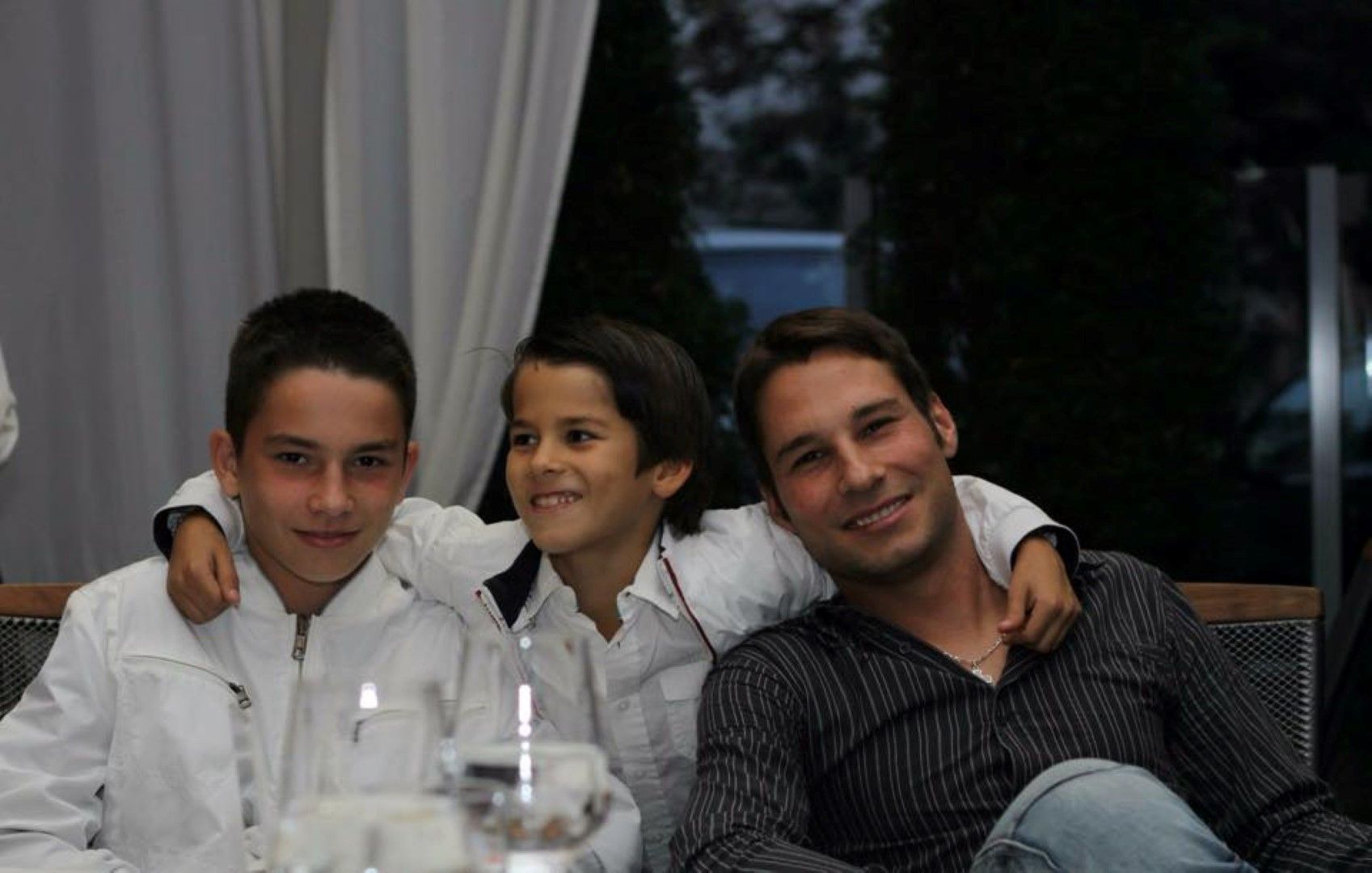Синът на Марги Хранова със синовете си Иван и Кристиян