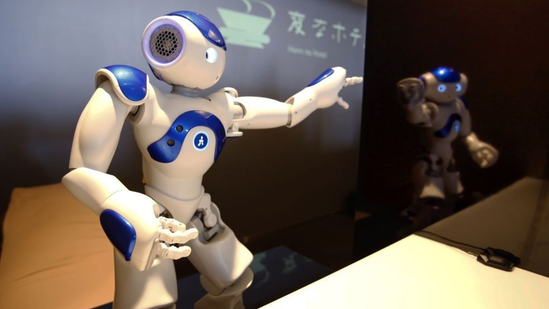 Роботи ще учат япончета на английски език