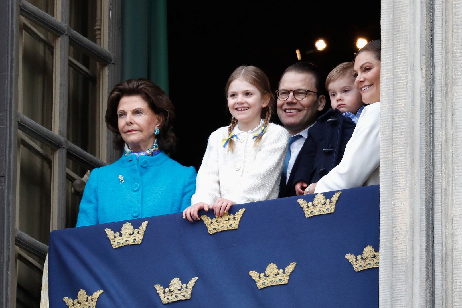 Шведското кралско семейство - кралица Силвия, принцеса Естел, принц Даниел и принцеса Виктория