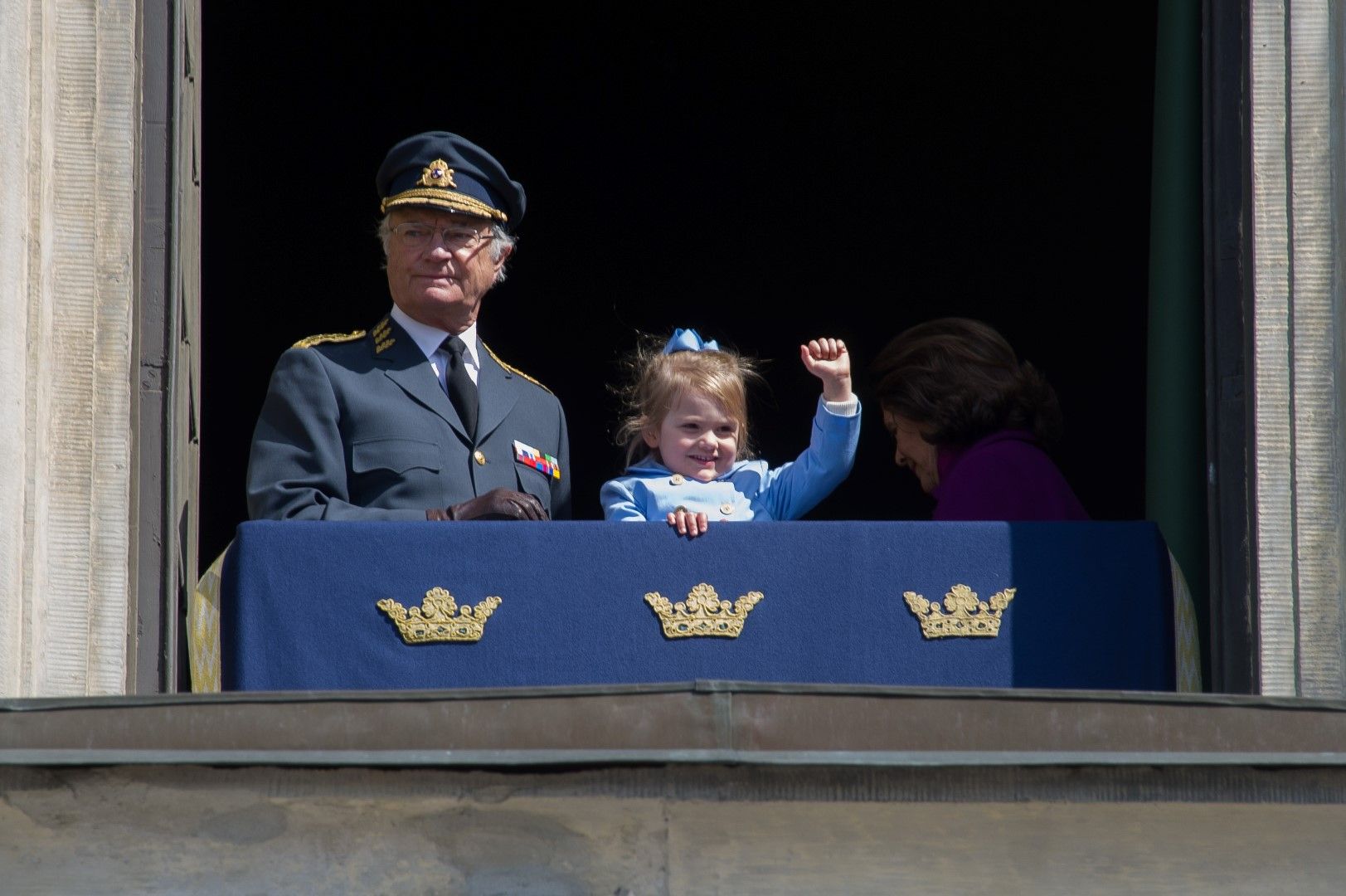 Крал Карл-Густав с внучката си