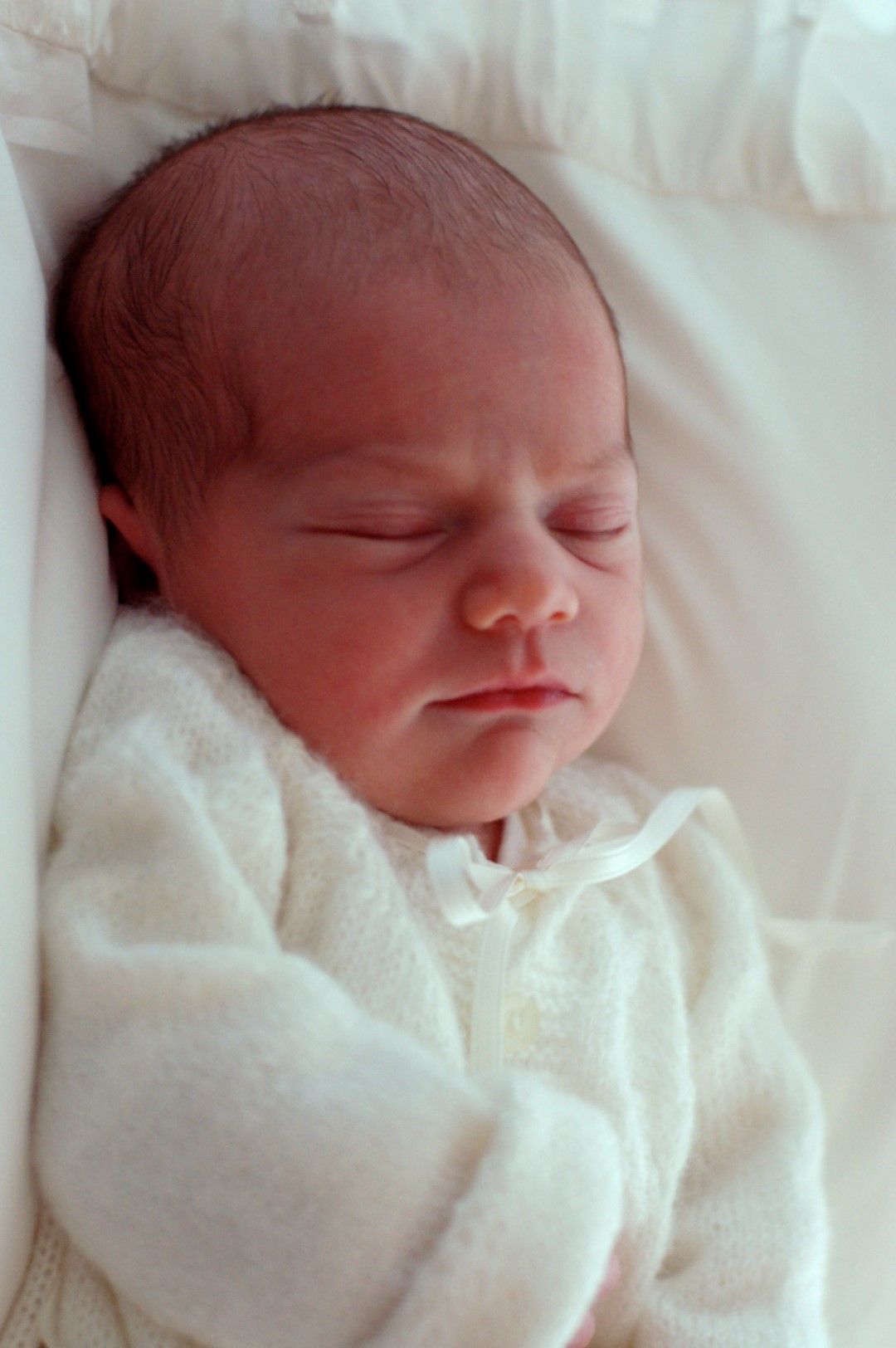 Принцеса Естел като новородено бебе
