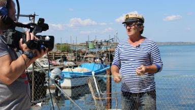 Бургаските рибари показват как се мерметосват мрежи в кратки видео уроци