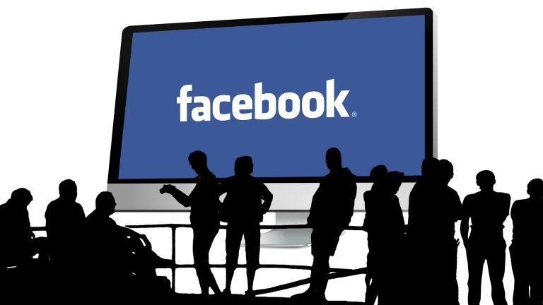Facebook плаща на потребителите за гласа им