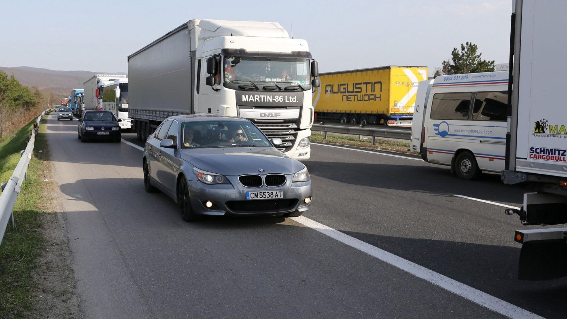 7 души се разминаха на косъм с тежка катастрофа след