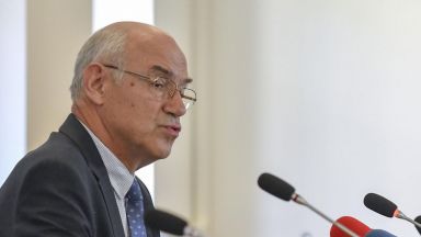 КЕВР задържа цената на тока, няма да се вдига от октомври