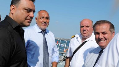 Борисов за потъналия кораб: Действаме като при криза, да запазим живота на водолазите (снимки)