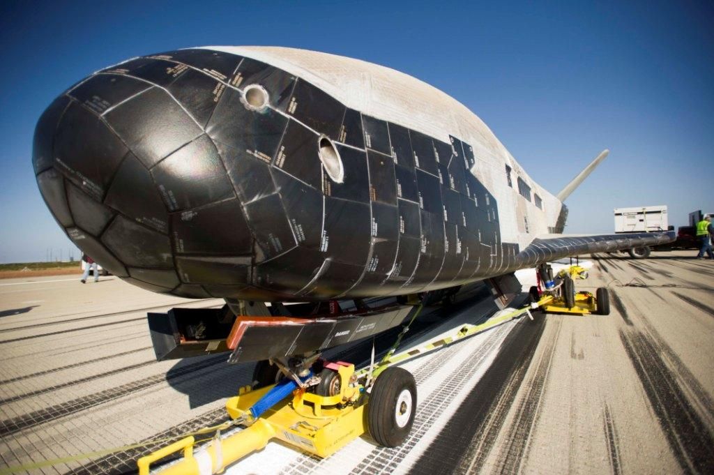  Захранваният от слънчевата енергия самолет е управляван дистанционно и е без екипаж