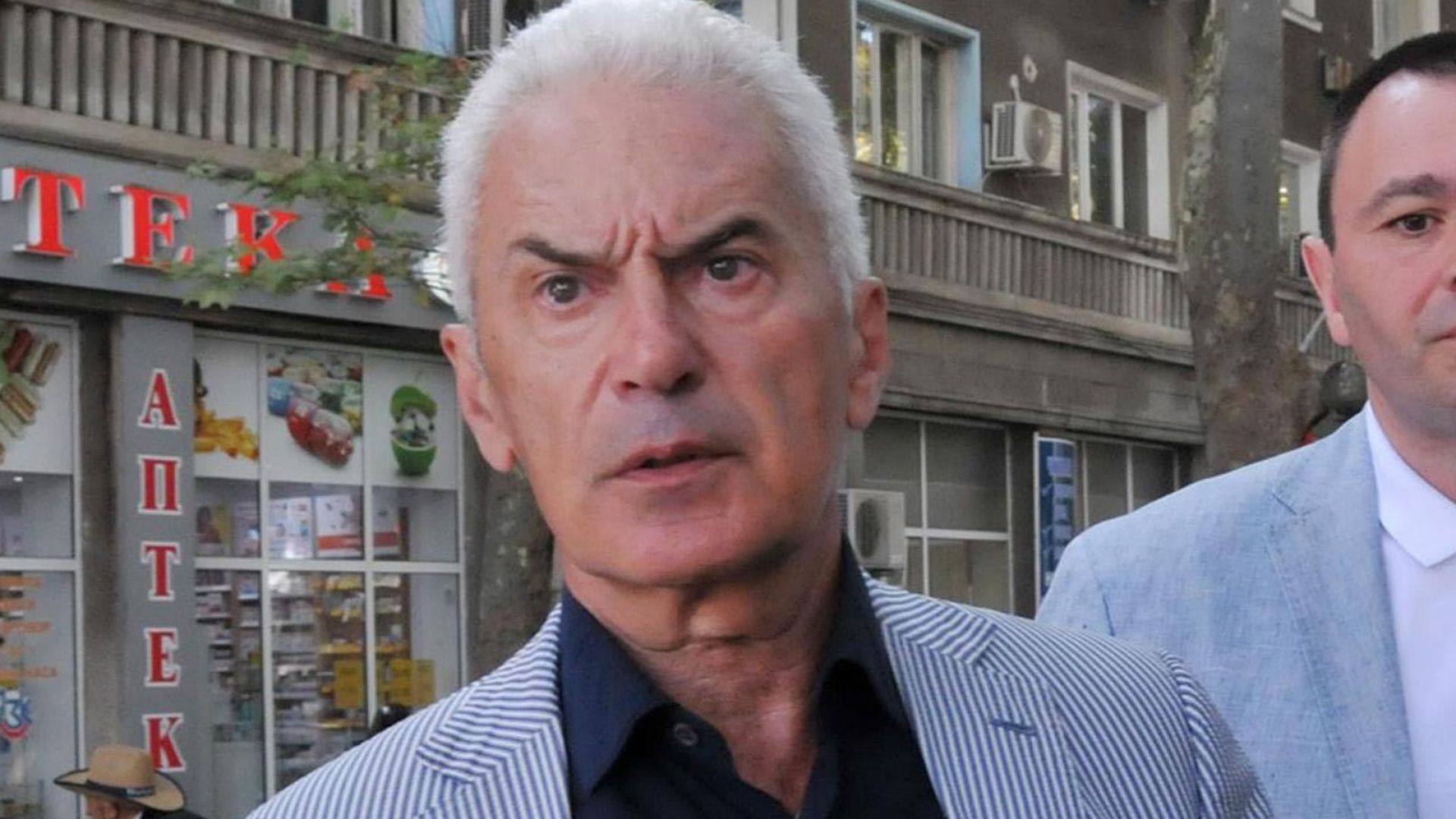 В свое официално становище партия Атака пита защо военният министър