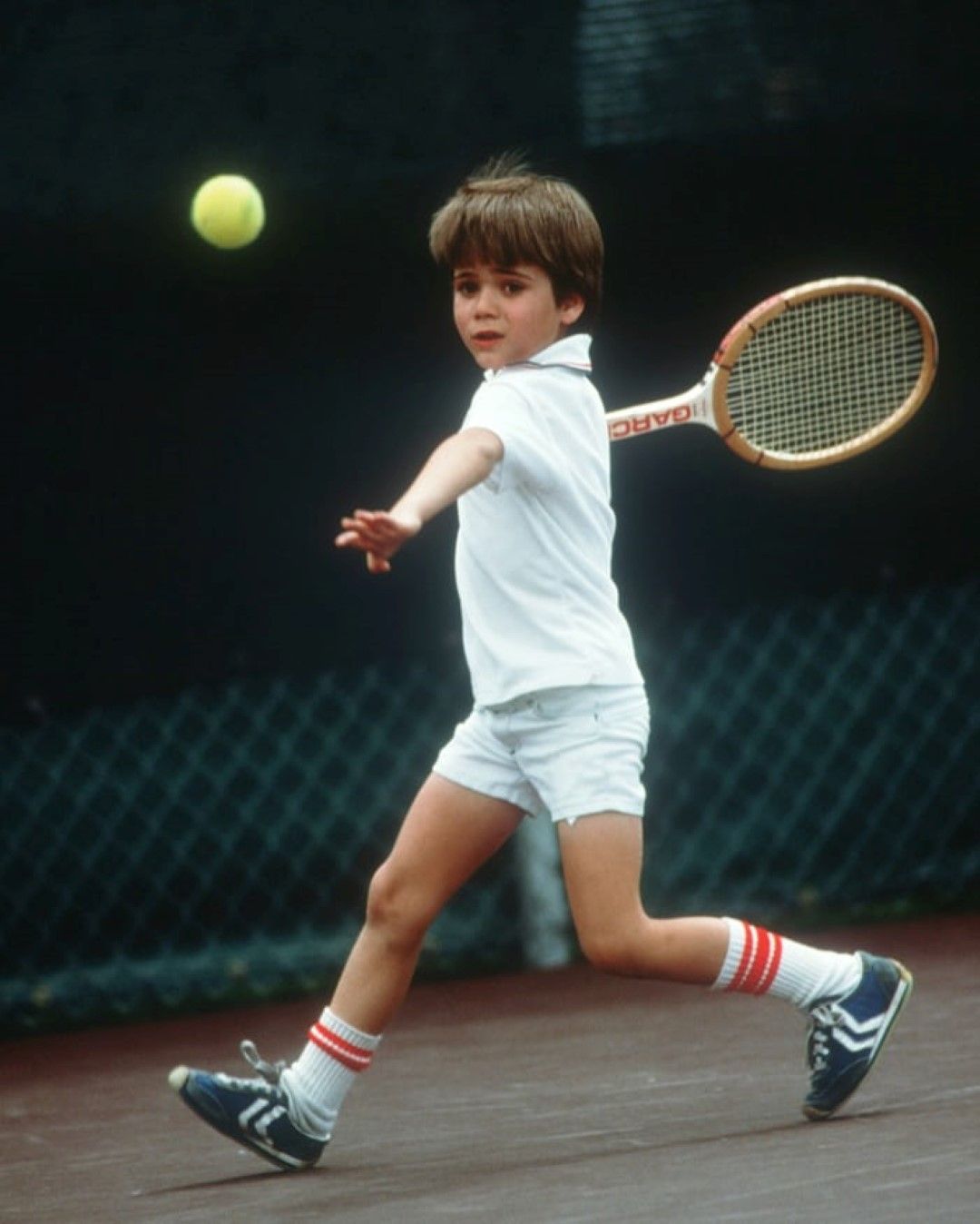 Пренасяме се в тениса, кой е този младеж?