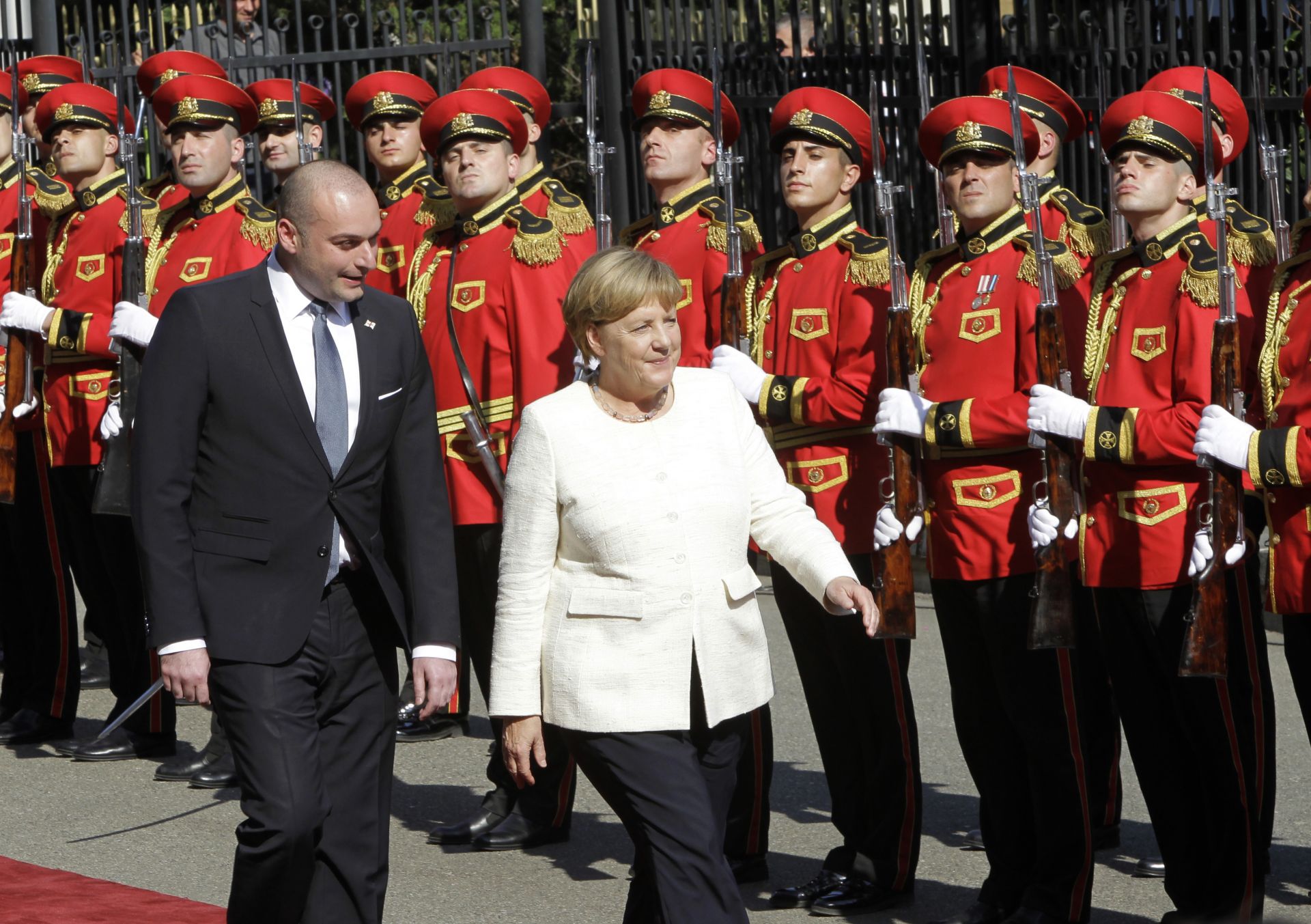 Канцлерът Меркел започна кавказката си обиколка с посещение в Грузия