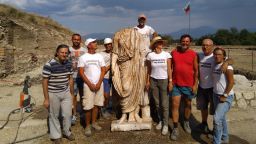 Археологът Людмил Вагалински, чийто екип откри римската статуя на Хераклея Синтика пред Dir.bg