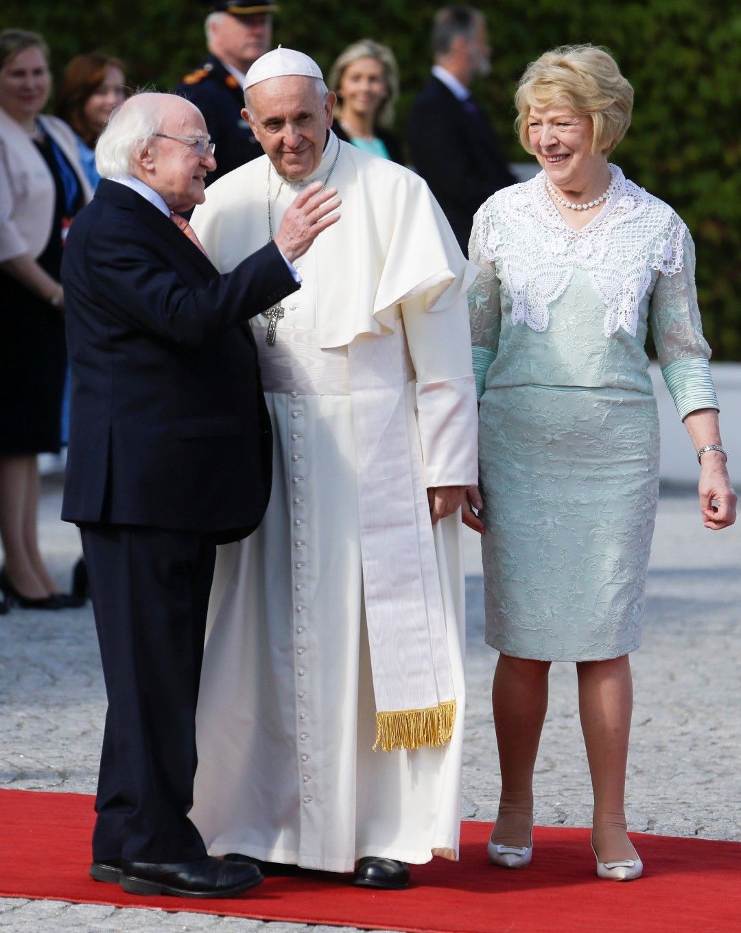 Президентът Майкъл Хигинс и съпругата му Сабина приеха Франциск