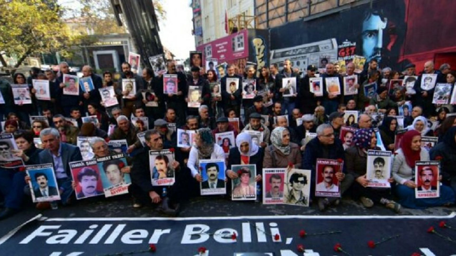 Газ и водни оръдия срещу женска демонстрация в Истанбул