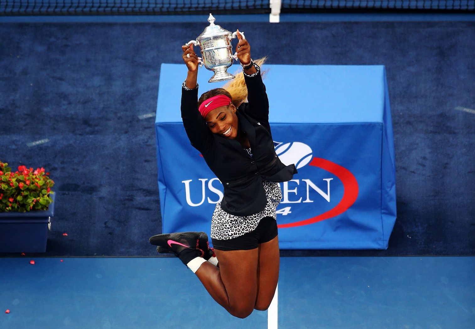 Ден по-рано Серина празнува третата си поредна титла и общо шеста на US Open. Тази остава последната й тук.