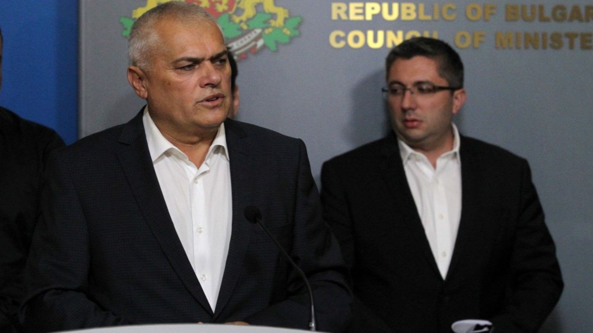 Министър Радев: Полицай е подменил фактите около инцидента с бащата на президента