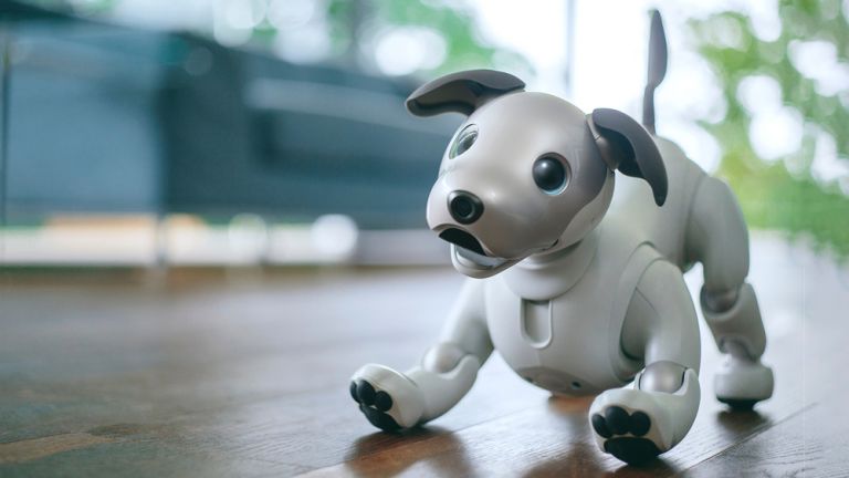 Роботът-куче Sony Aibo излиза на световния пазар