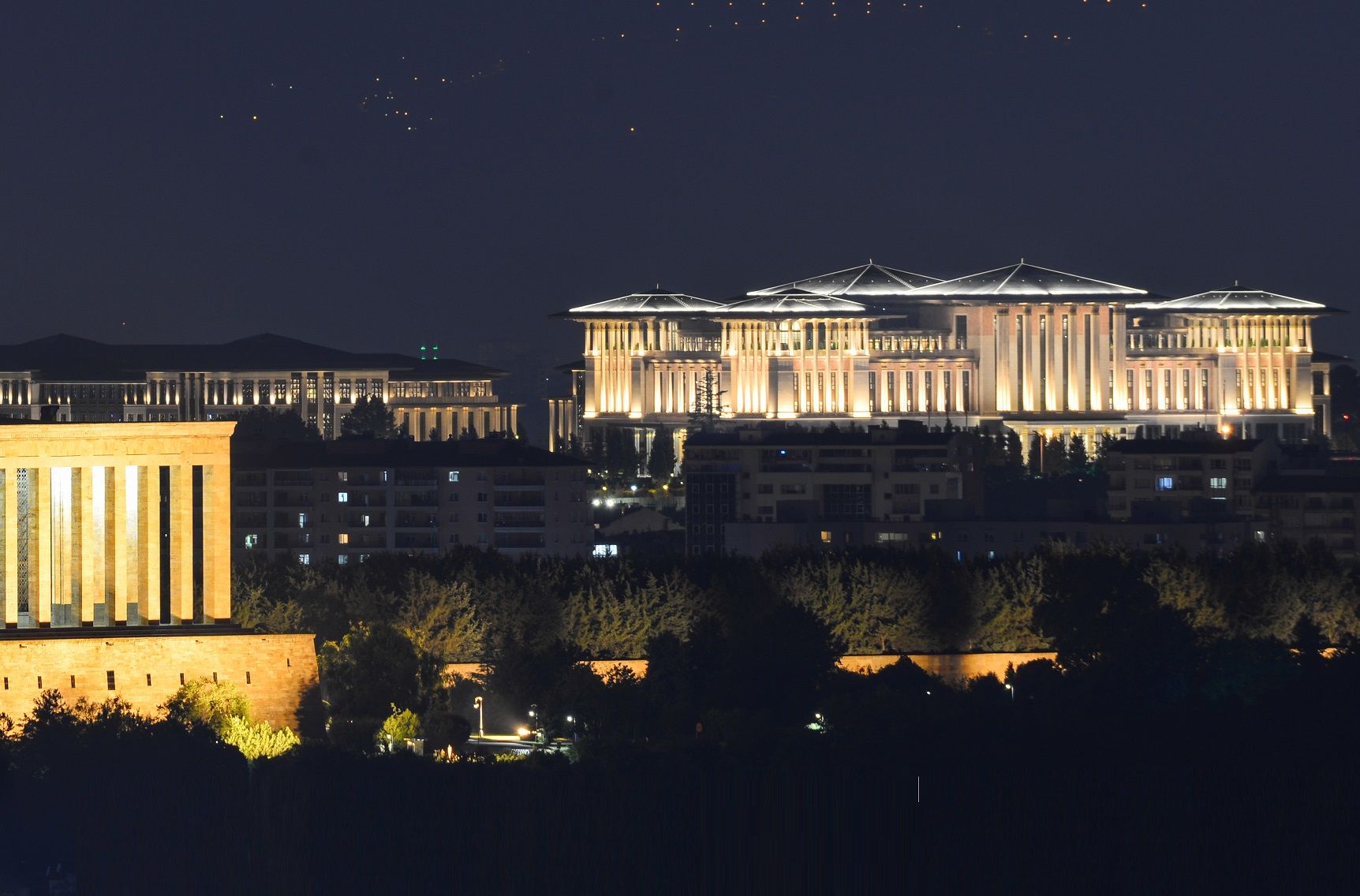 Дворецът на Ердоган през нощта