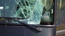 Автобус от столичния "Градски транспорт" се удари в дърво