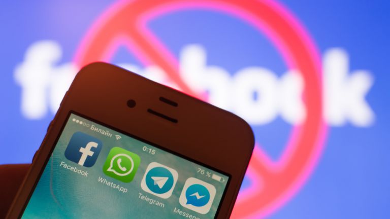 Facebook изтрива акаунти, свързани с агенция "Спутник"