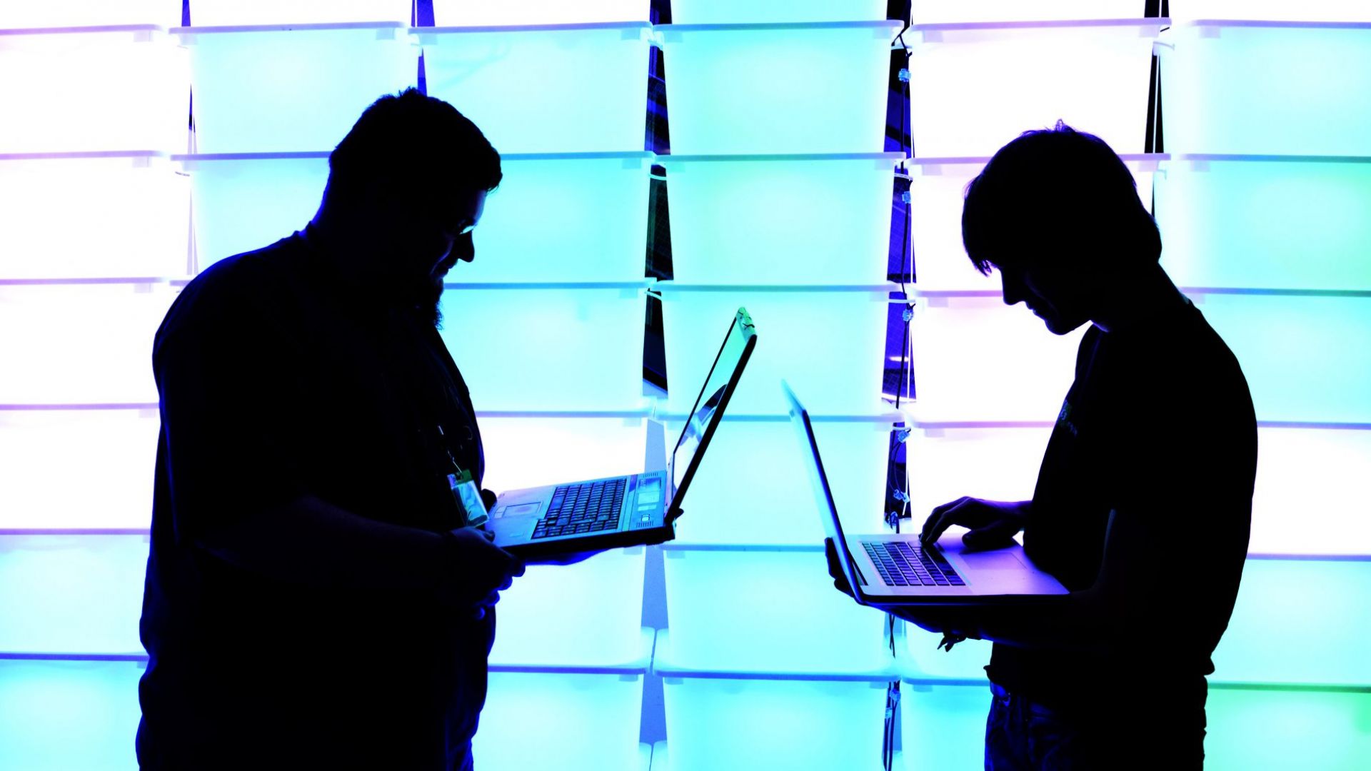 Нови играчи онлайн се възползват от липсата на нормативна рамка