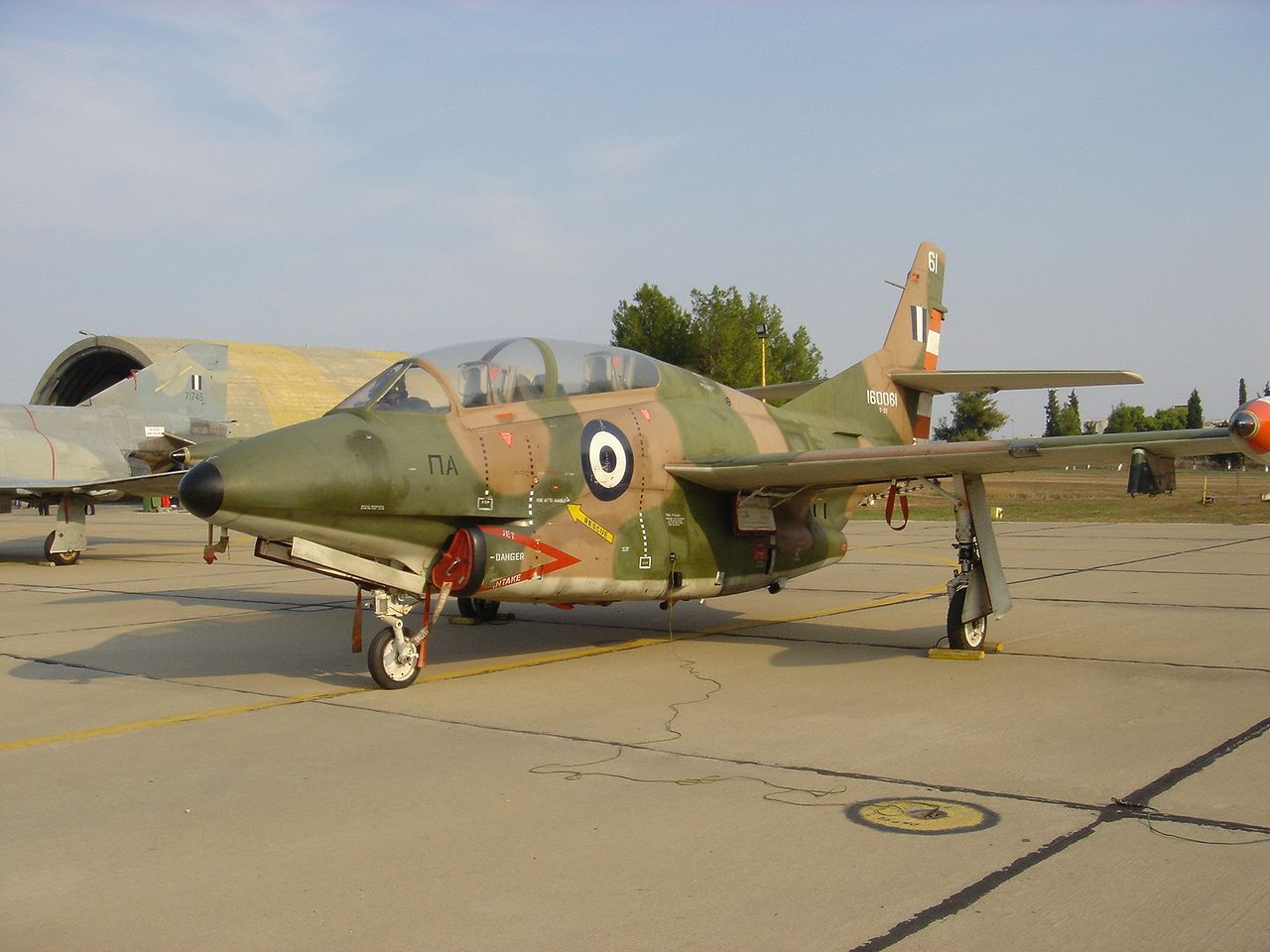 Самолетите T -2 са сред най-старите в гръцките ВВС