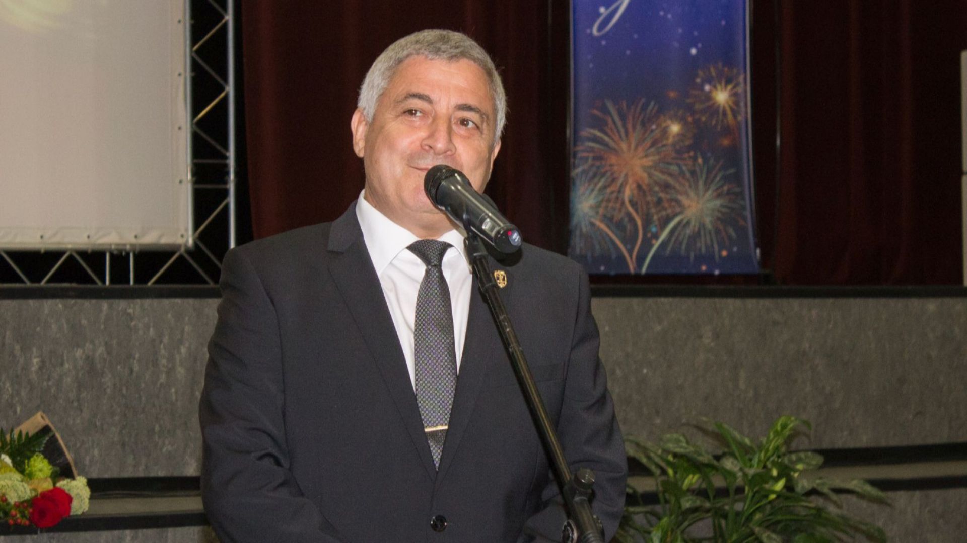 Лекари от София се борят за живота на ректора на