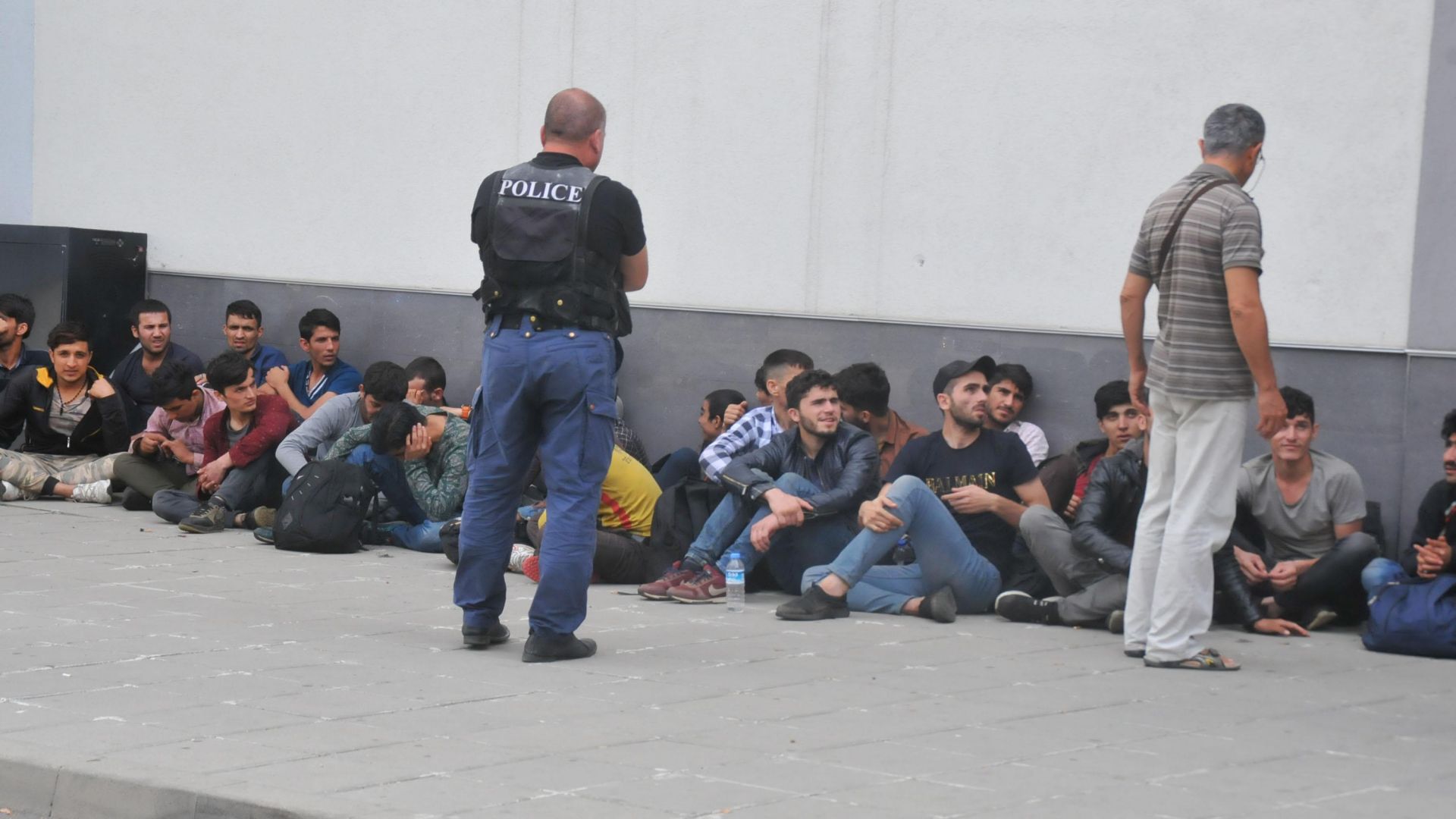 БСП е против обявената поръчка за изграждането на бежански центрове