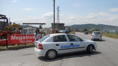 Разследващи и полиция влязоха в офиса на "Мегаинвест холд" в Дупница 