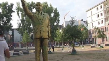 4-метрова златна статуя на Ердоган шокира германски град
