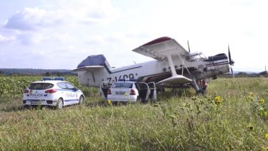 Нов инцидент с малък самолет, няколко села са без ток