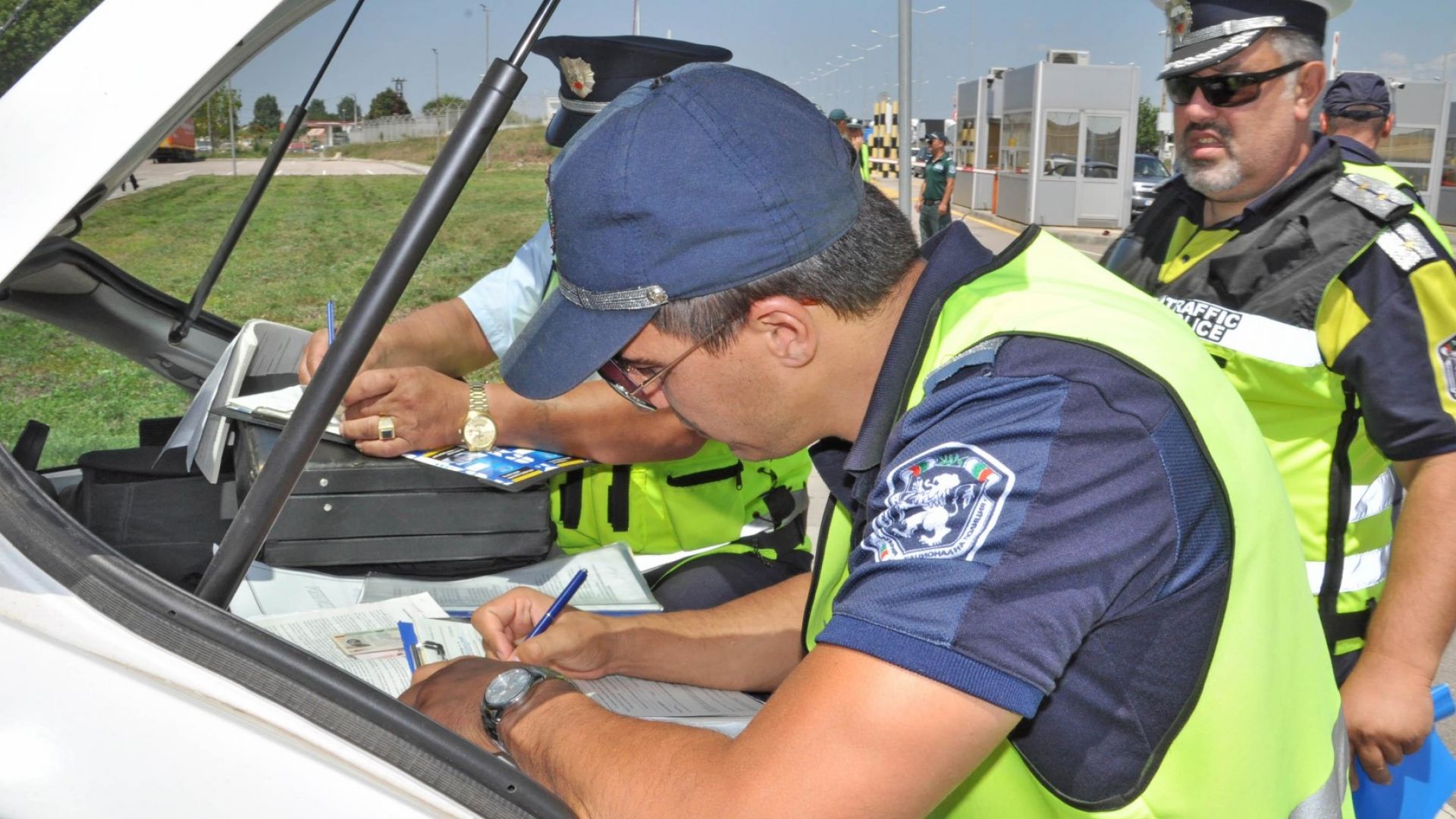 Движението по пътя I 6 Кюстендил София при 33 ия километър се