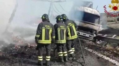 Български шофьор на ТИР катастрофира в Италия, уби баща и син